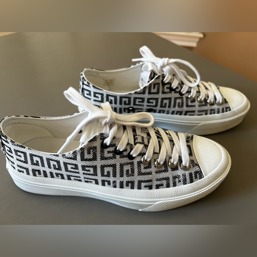 Givenchy White/Black Canvas City Lace Up - Size 9B - Picture 2 of 5